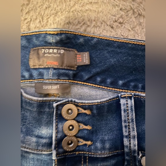 JEGGING SKINNY SUPER SOFT HIGH-RISE DESTRUCTED JEAN - Picture 4 of 5